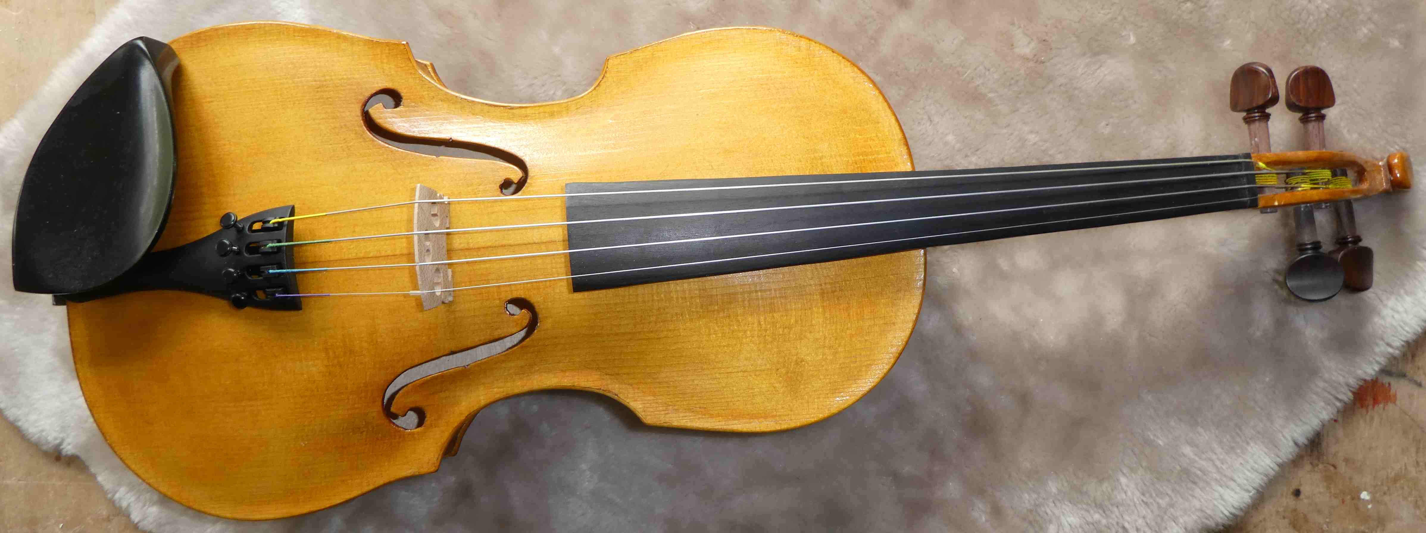Violon � manche traversant